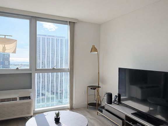 3rd image of 988 Halekauwila St #3207-1