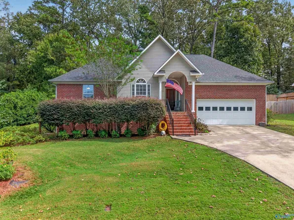 1261 Holiday Dr, Southside, AL 35907