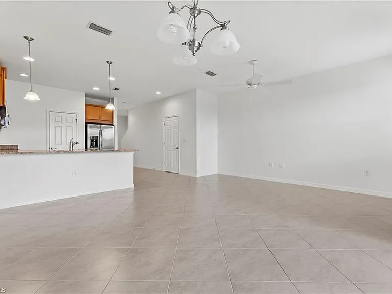 10818 Alvara Way — Photo 4
