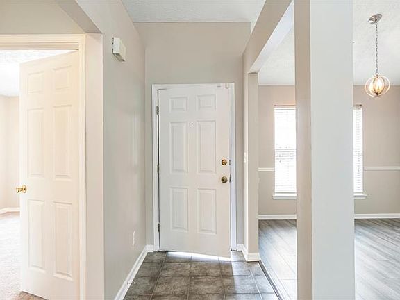 5th image of 2354 Hillvale Cir