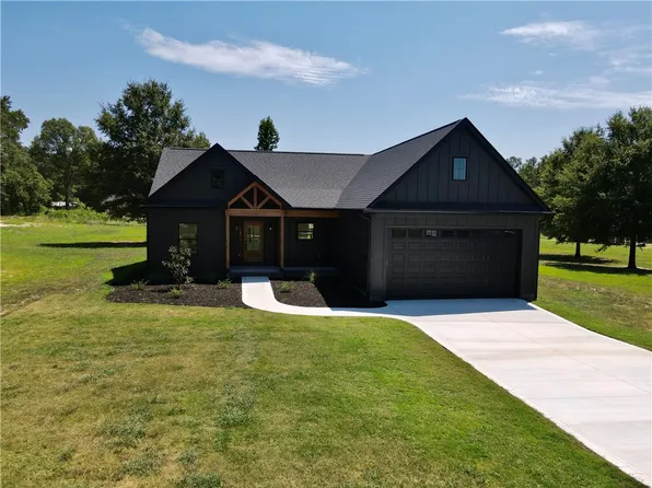 408 Edgewood Dr, Belton, SC 29627