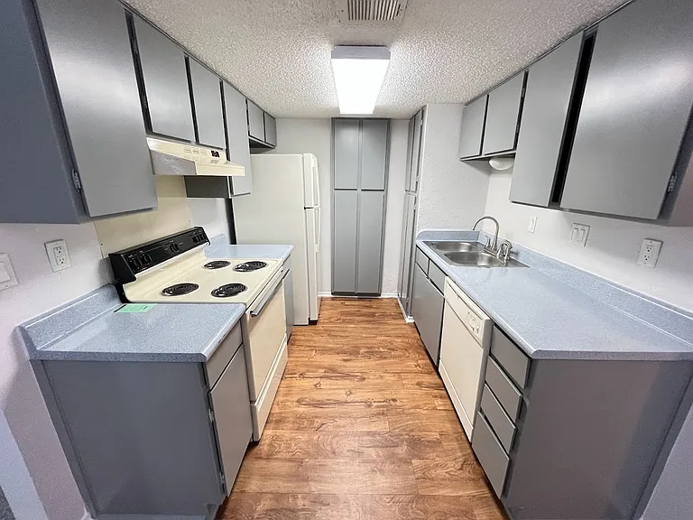 Juniper Springs Apartments — Photo 78