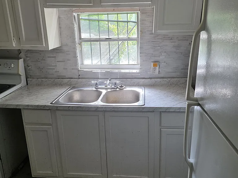 5922 Patterson Ave — Photo 1
