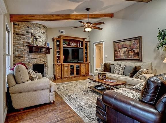 5th image of 3917 Deepwood St