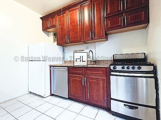 3rd image of 261 14th St #1