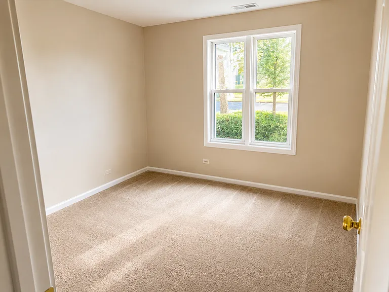 1340 Streamwood Ln — Photo 4