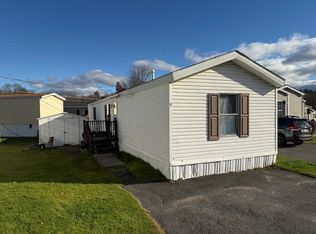 9 Clayton Dr, Clifton Park, NY 12065