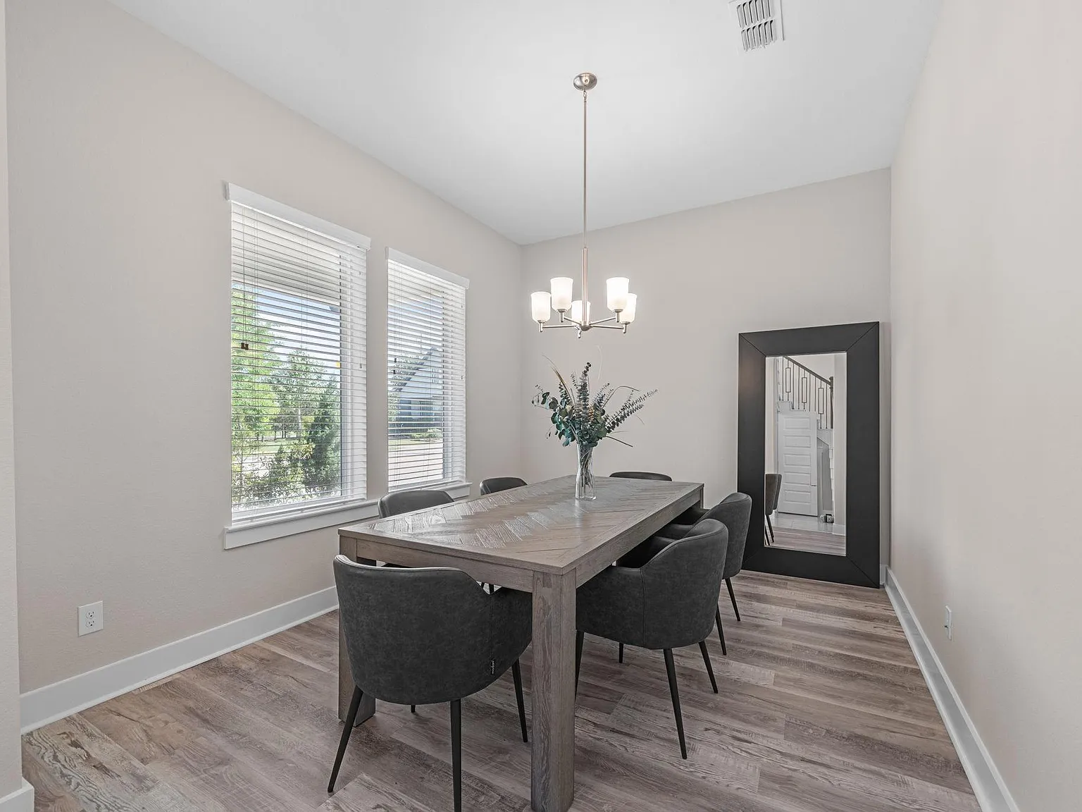 4 bed, 3.5 bath, 2210 sqft, $3,090 — Photo 3