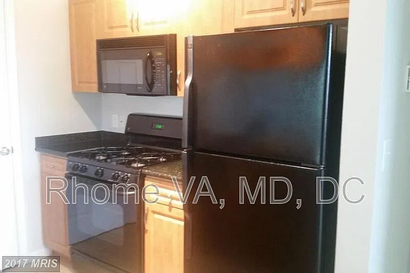 1 bed, 1.0 bath, 813 sqft, $1,900 — Photo 3
