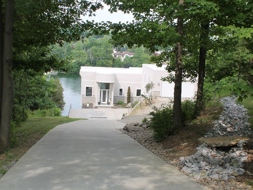 1st image of 20263 Longview Dr