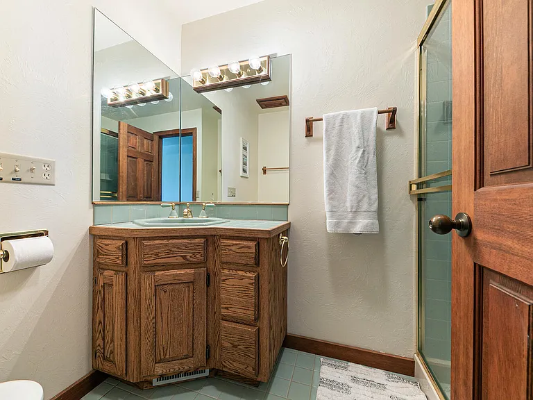 8954 Crest Dr — Photo 22