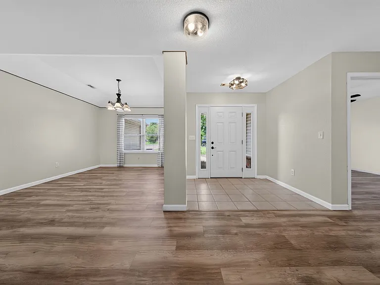 903 Tyra Ln — Photo 2