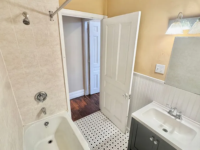 342 N 8th St — Photo 13