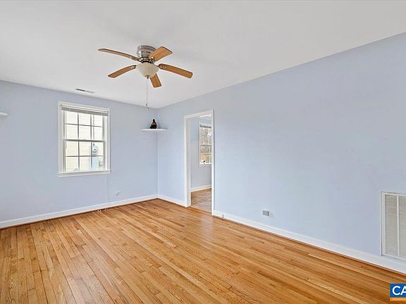 3rd image of 915 Altavista Ave