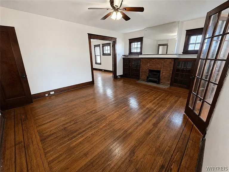 71 Brunswick Blvd #LOWER — Photo 3