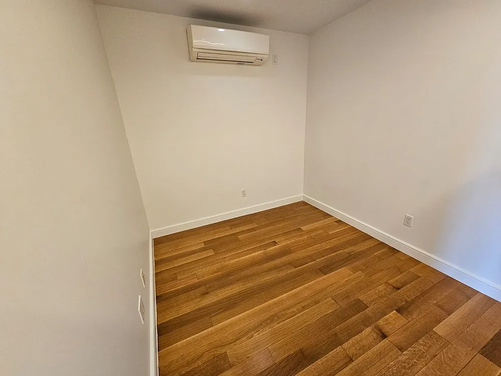 101 Bedford Avenue — Photo 4