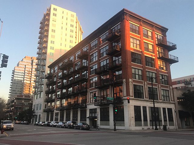 1st image of 1601 S Michigan Ave APT 206