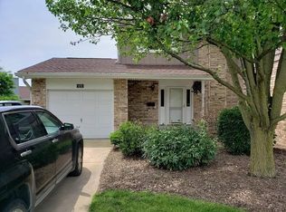1272 Briarcliffe Blvd, Wheaton, IL 60189