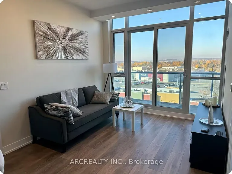 9471 Yonge St #740 — Photo 13
