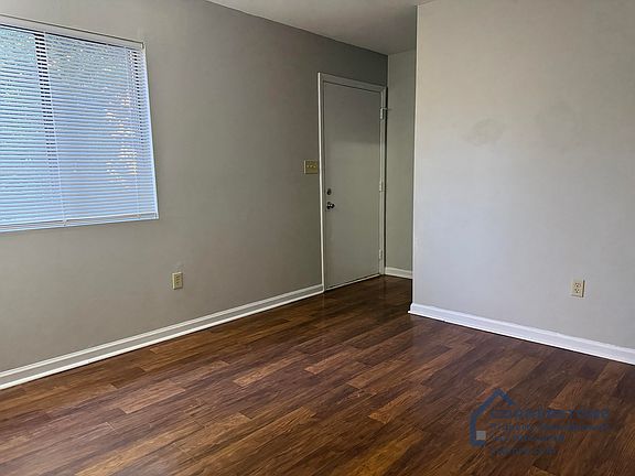 3rd image of 106 Lee Ave NE #2