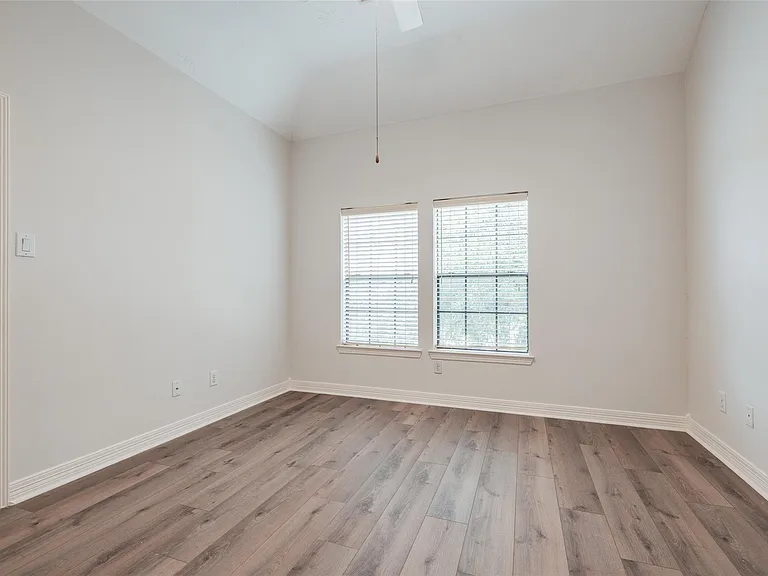 5706 Cielio Bay Ct — Photo 34