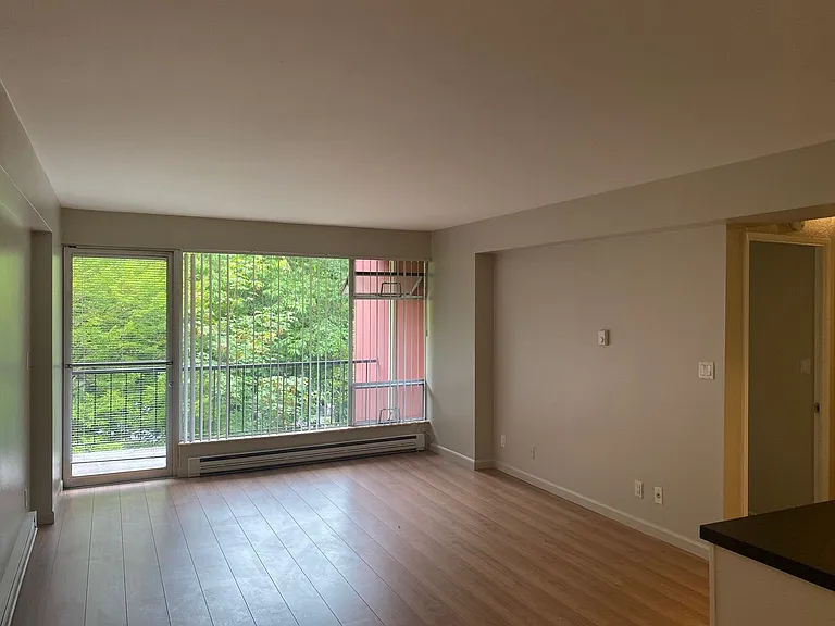 2020 Building — Photo 15
