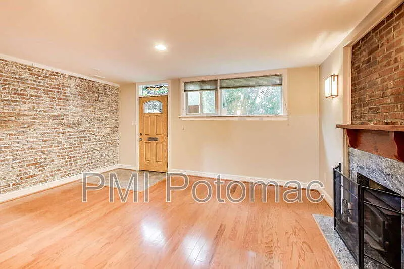 3 bed, 2.0 bath, 1576 sqft, $3,100 — Photo 4