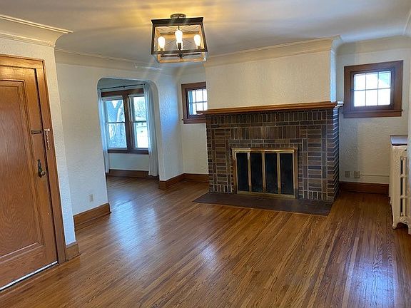 4th image of 1482 Como Ave Unit 2