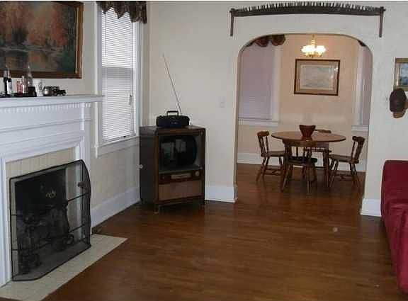 5th image of 2309 Windsor Ave
