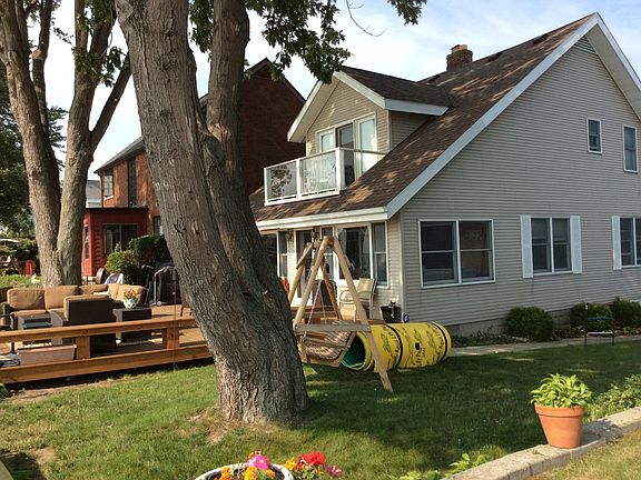 3rd image of 3890 Lakeshore Dr