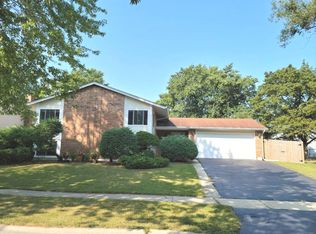 709 N Pinecrest Rd, Bolingbrook, IL 60440