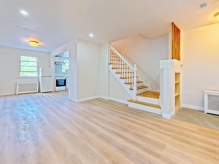 303 Bay 14th St — Photo 5