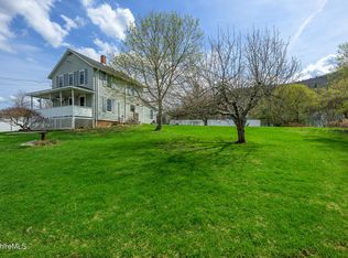 25 W Pine St, Lee, MA 01238
