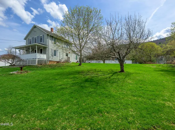 25 W Pine St, Lee, MA 01238