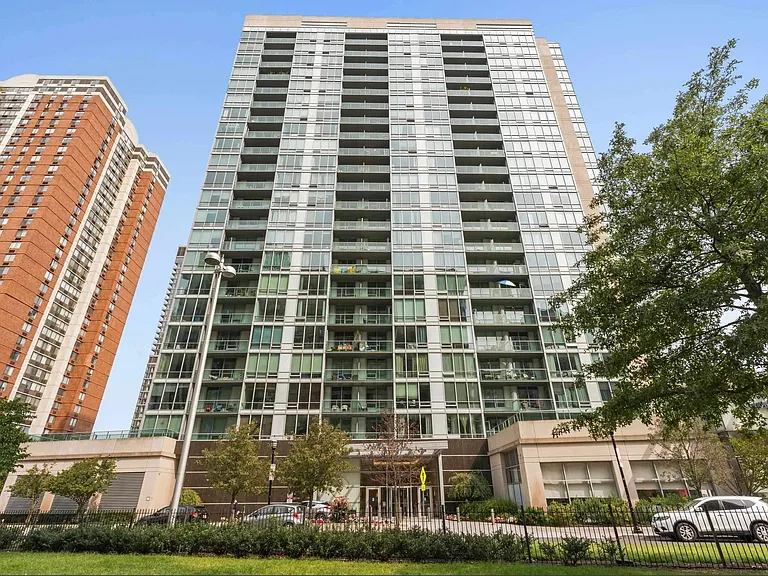20 Newport Pkwy #1105 — Photo 1