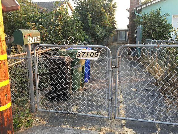 Cottage is to the left of the main house down the long driveway.