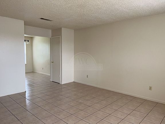 3rd image of 3810 Charolais Dr APT B