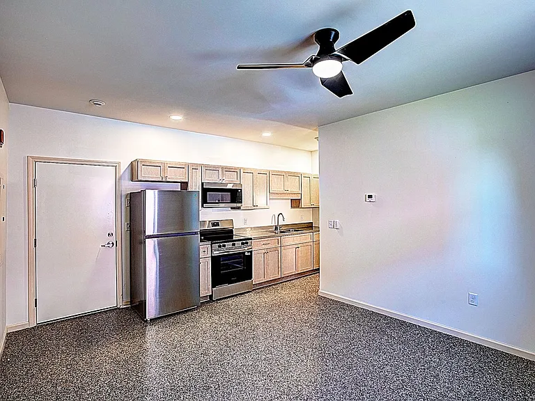 36 Middle St — Photo 1