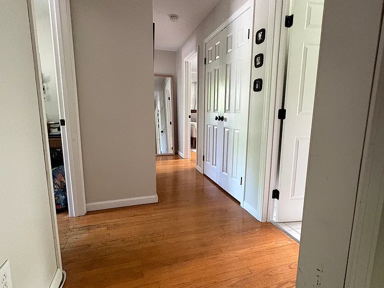 107 Killarney Dr — Photo 6