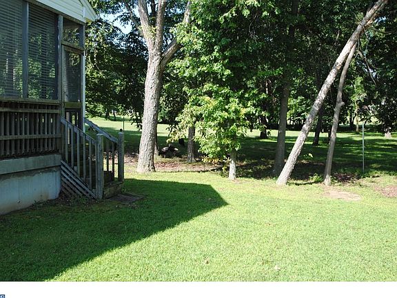 2nd image of 4 Meadowview Dr