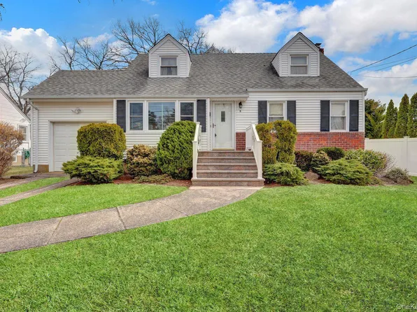 2 Jackson Avenue, Massapequa Park, NY 11762