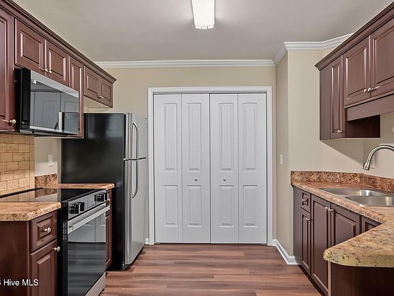 4th image of 281 Lynbrook Way