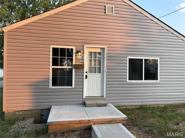 301 Howard Dr, Wentzville, MO 63385
