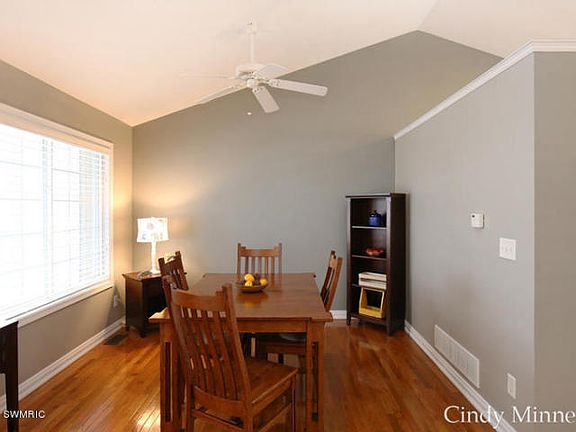 4th image of 714 Sunset Hills Dr