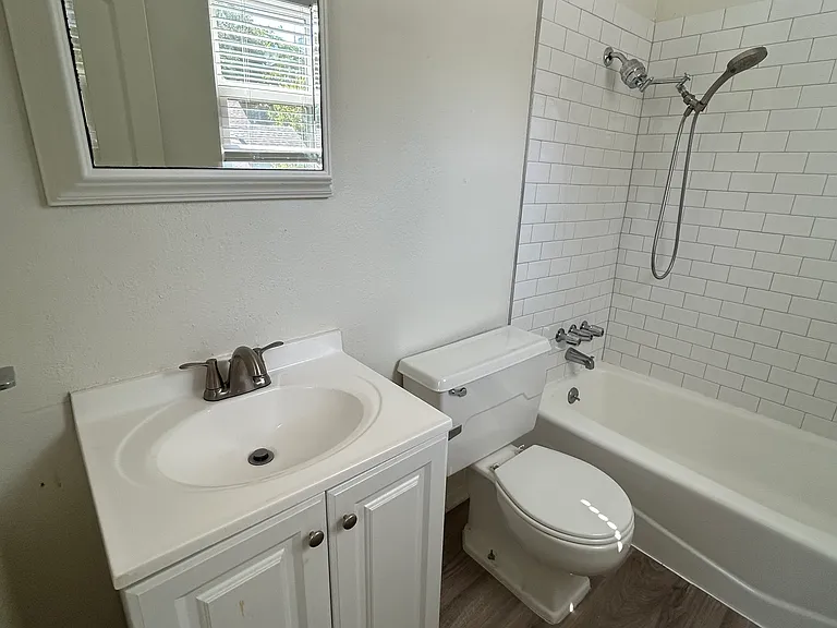 1106 W 22nd St #8 — Photo 9