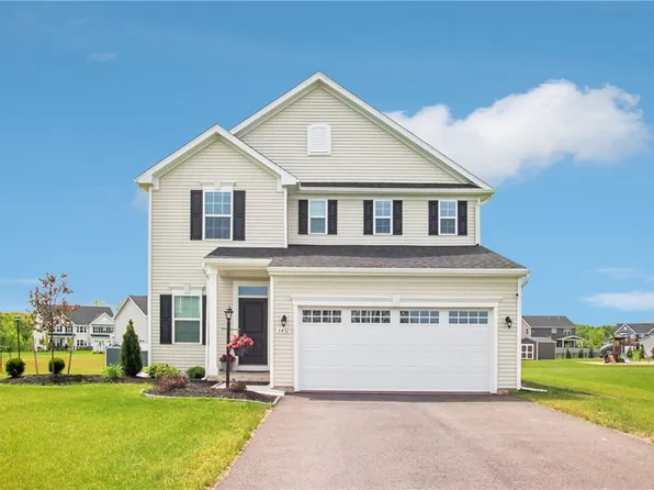 6432 Claremont Ct, Victor, NY 14564