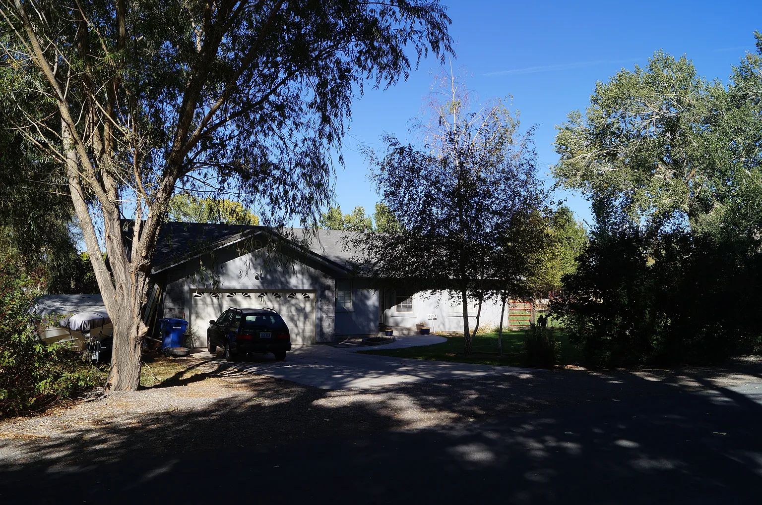 400 Country Dr photo 1