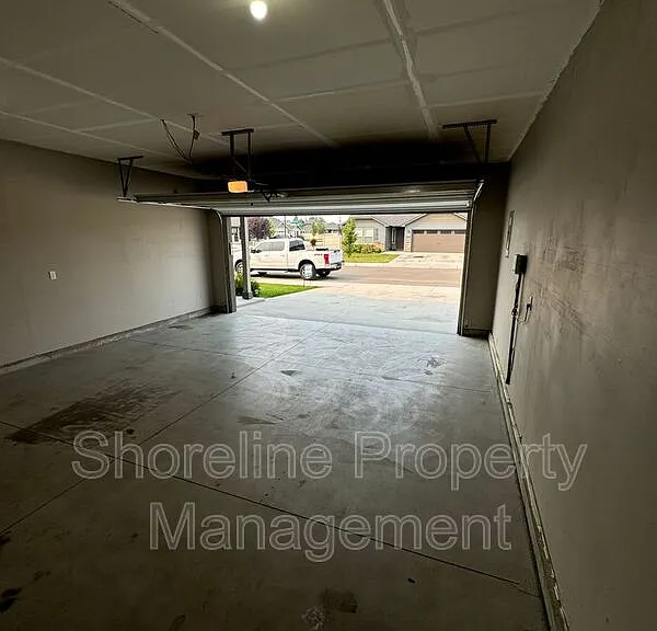 511 Diamond Lake St — Photo 11