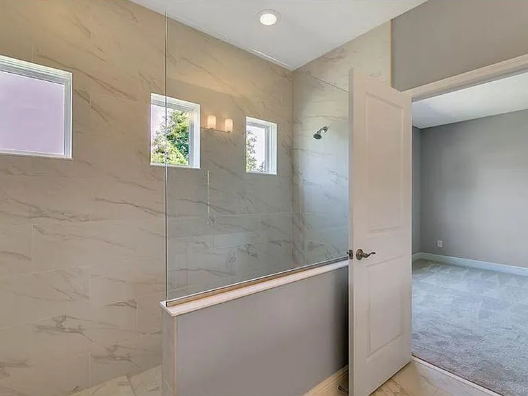 2813 Roseglen Way — Photo 5