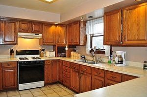 4th image of 4043 Lawn Ave